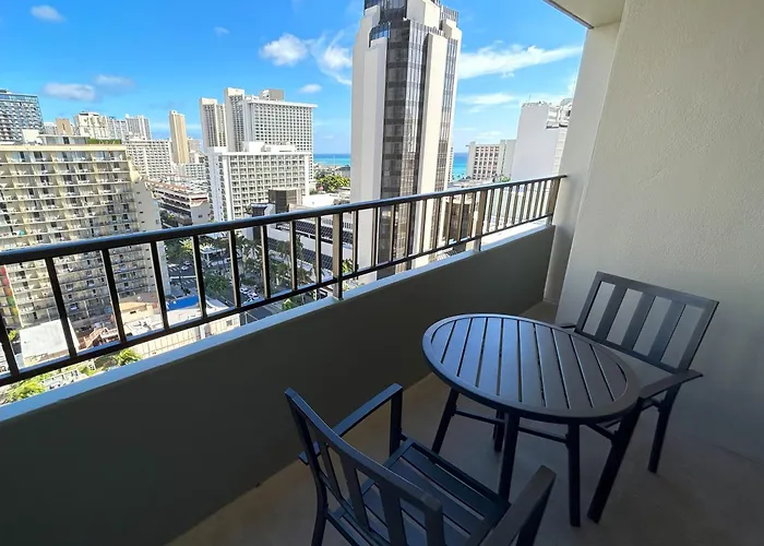 Royal Kuhio 1713 - Spacious Studio With Stunning City Views In The Heart Of Waikiki!